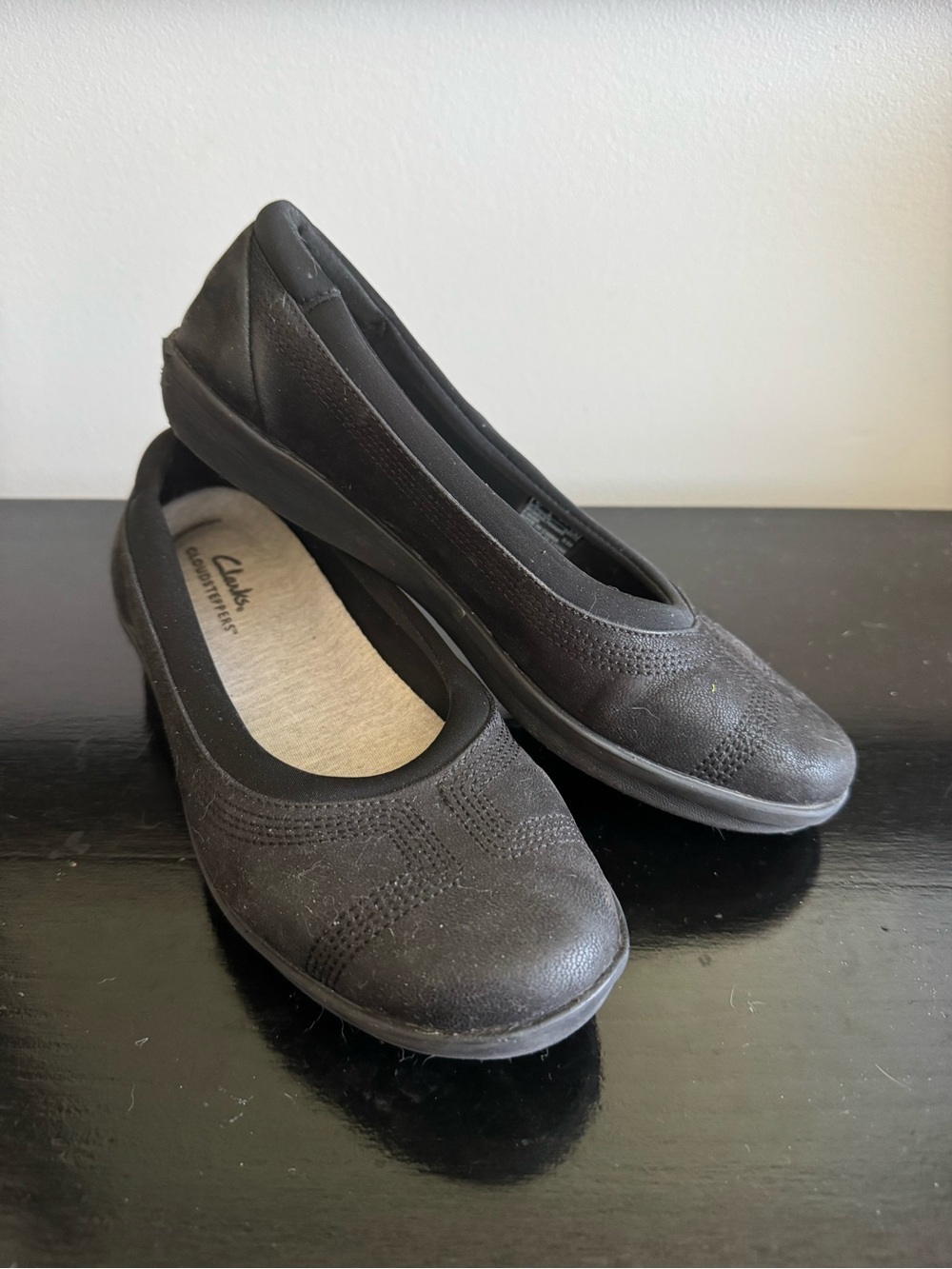 Clarks Black Slip-On Ballet Flats Womens 7
